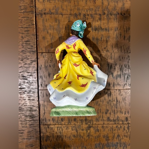 Royal Doulton Dancers of the World Indian Dancer – Signed! - Picture 5 of 9